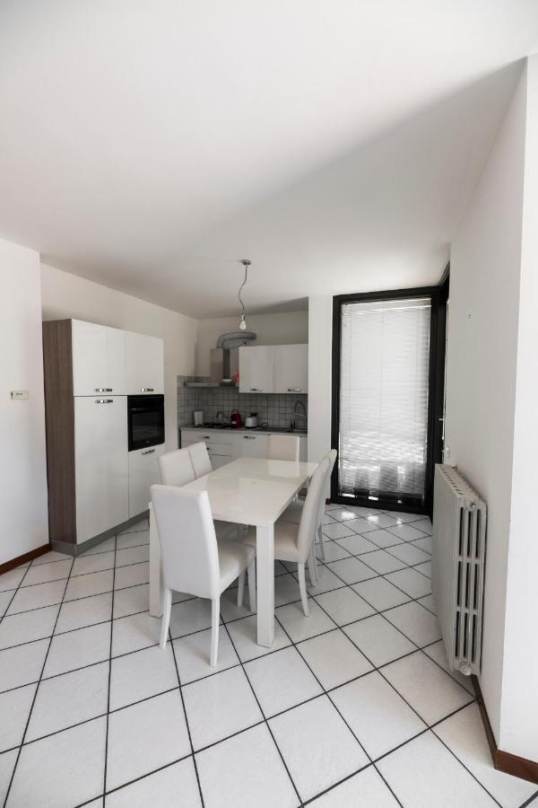 Garda Fantasy Terrazza Apartment Desenzano del Garda Ngoại thất bức ảnh