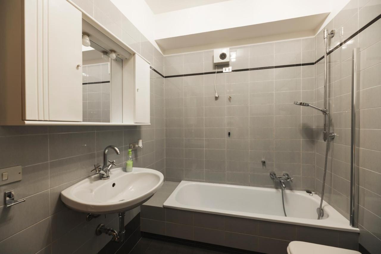 Garda Fantasy Terrazza Apartment Desenzano del Garda Ngoại thất bức ảnh